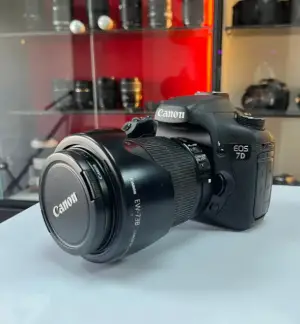 دوربین canon EoS7D با لنز105-24 دست دوم